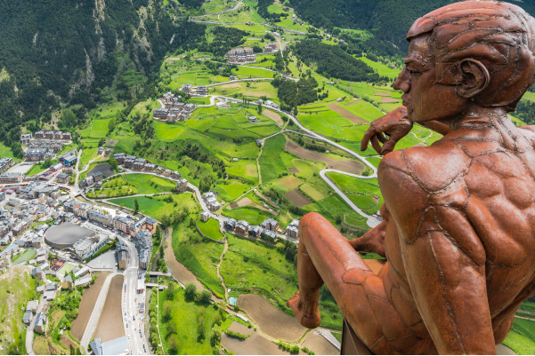 Good legal advice draws upon broad knowledge and deep experience.